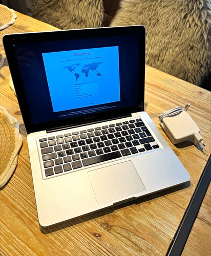 Apple macbook pro early 2011 - early,
