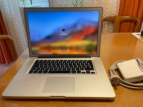 Silbernes macbook pro - macbook,